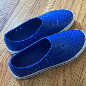 Pex women’s slip on water shoe sneaker blue with white accent